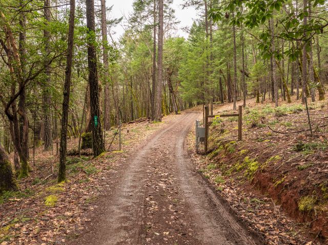 696 Yearly Way, Grants Pass, OR 97527