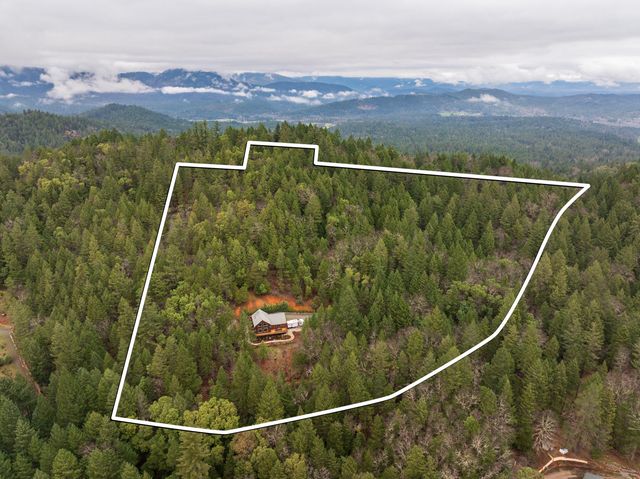 696 Yearly Way, Grants Pass, OR 97527