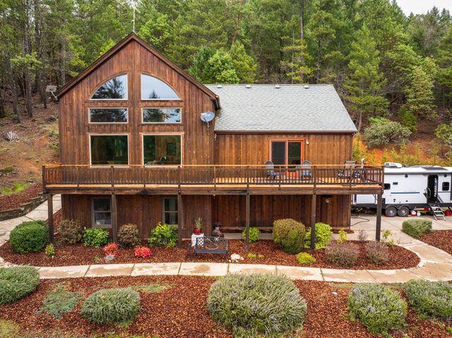 696 Yearly Way, Grants Pass, OR 97527