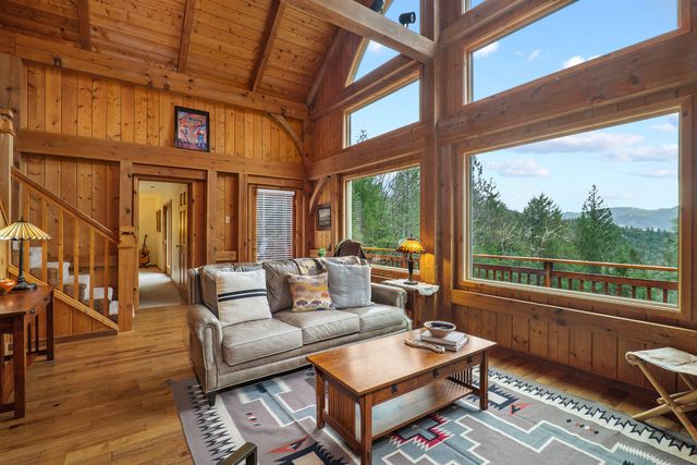 696 Yearly Way, Grants Pass, OR 97527