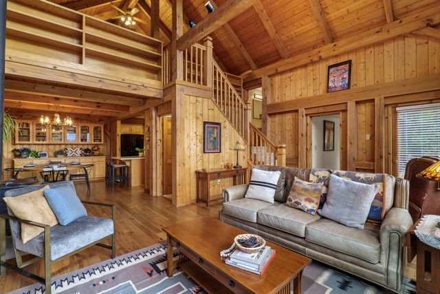 696 Yearly Way, Grants Pass, OR 97527