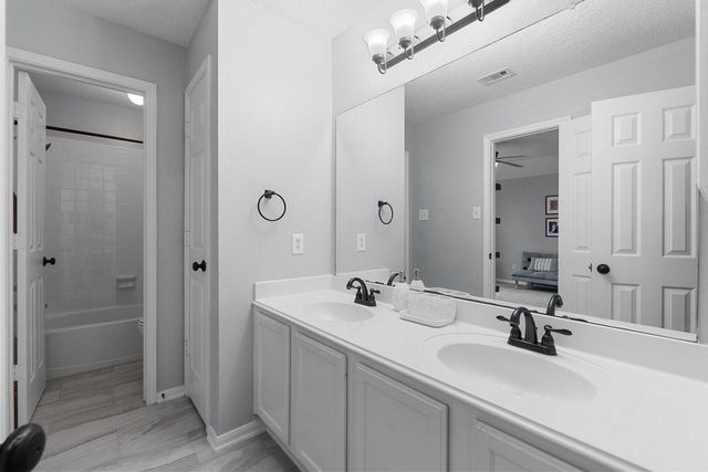3915 Cinnamon Fern Court, Houston, TX 77059