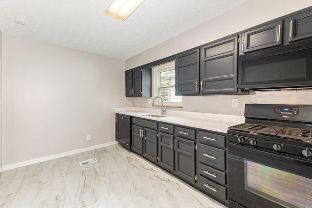 12 Sanders Drive, Florence, KY 41042