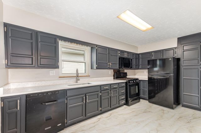 12 Sanders Drive, Florence, KY 41042