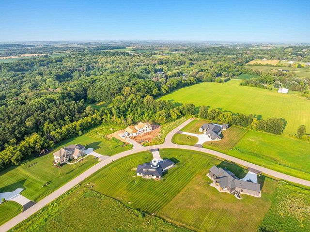 W8251 HACKBERRY HILLS ROAD, Hortonville, WI 54944