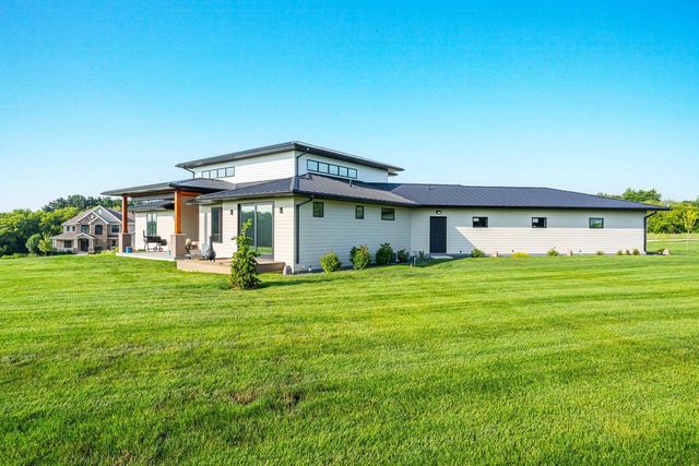 W8251 HACKBERRY HILLS ROAD, Hortonville, WI 54944