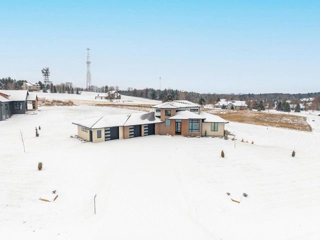 W8251 HACKBERRY HILLS ROAD, Hortonville, WI 54944