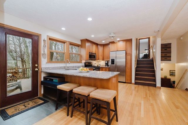 191 Cherry Hill Dr, Seekonk, MA 02771