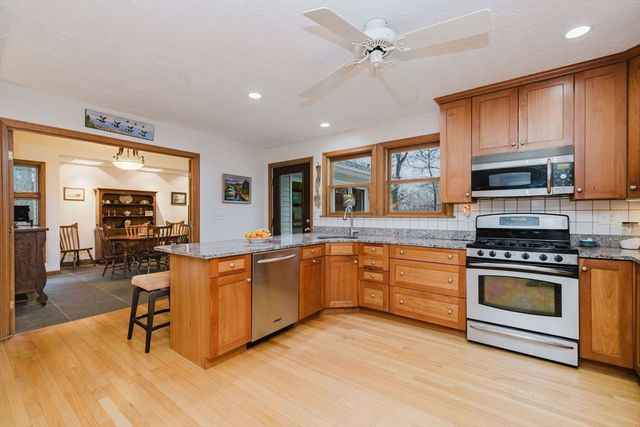 191 Cherry Hill Dr, Seekonk, MA 02771