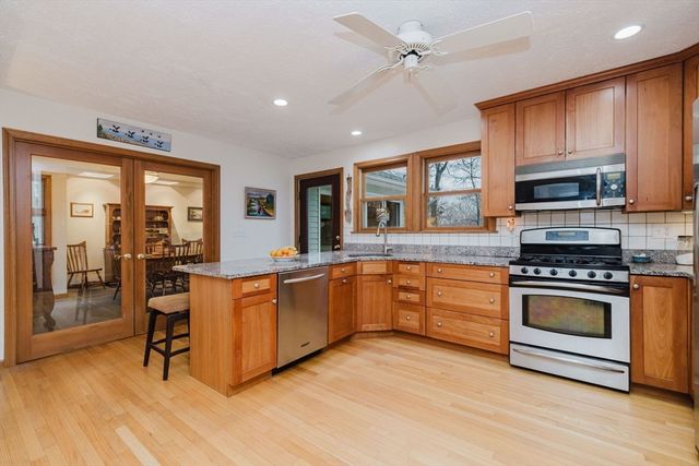 191 Cherry Hill Dr, Seekonk, MA 02771