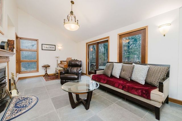 191 Cherry Hill Dr, Seekonk, MA 02771