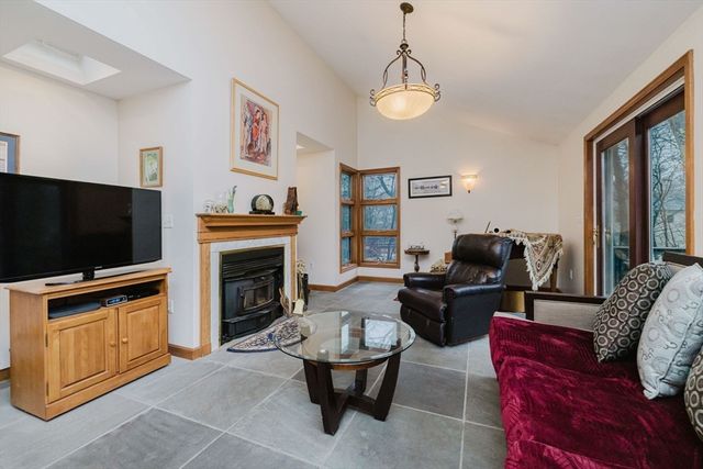 191 Cherry Hill Dr, Seekonk, MA 02771