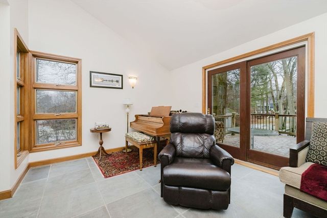 191 Cherry Hill Dr, Seekonk, MA 02771