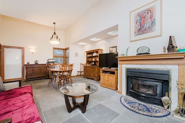 191 Cherry Hill Dr, Seekonk, MA 02771