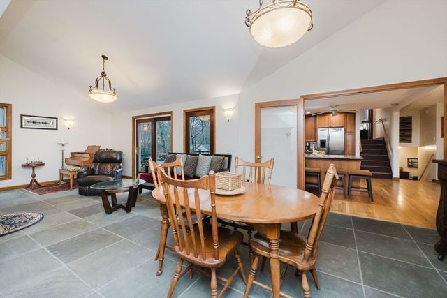 191 Cherry Hill Dr, Seekonk, MA 02771