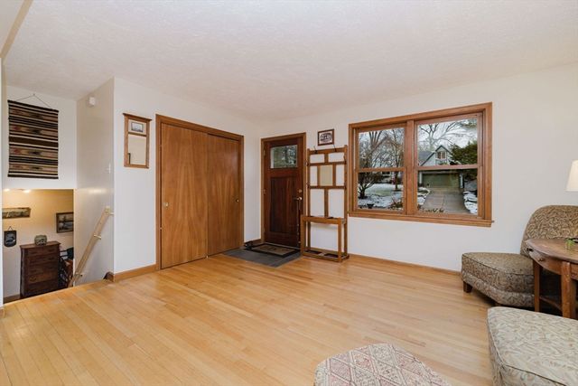 191 Cherry Hill Dr, Seekonk, MA 02771