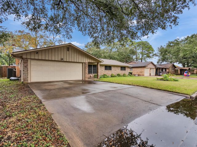 2825 Encino Avenue, Bay City, TX 77414