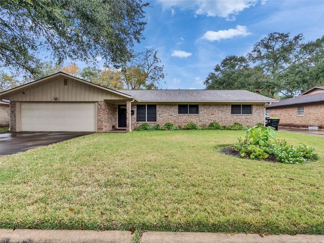 2825 Encino Avenue, Bay City, TX 77414