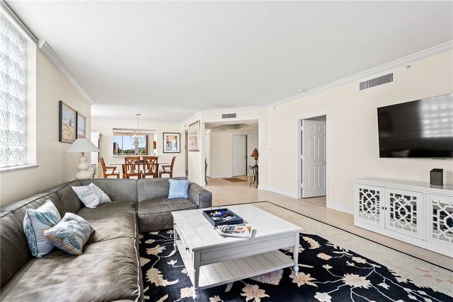8880 N Sea Oaks Way 207, Vero Beach, FL 32963