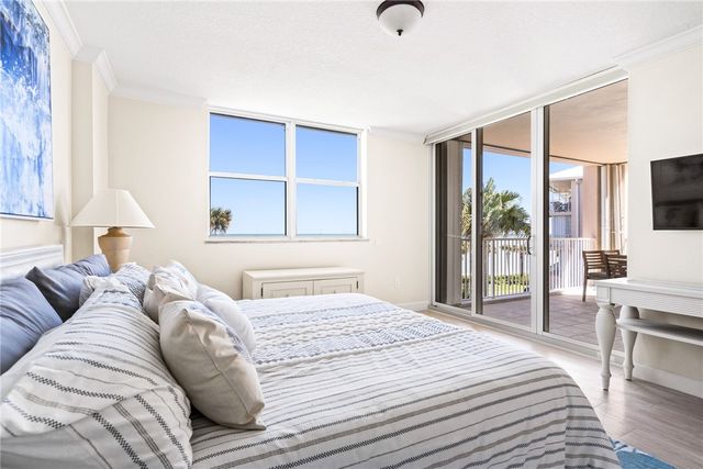 8880 N Sea Oaks Way 207, Vero Beach, FL 32963