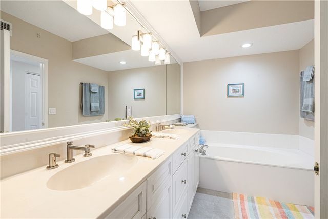 8880 N Sea Oaks Way 207, Vero Beach, FL 32963