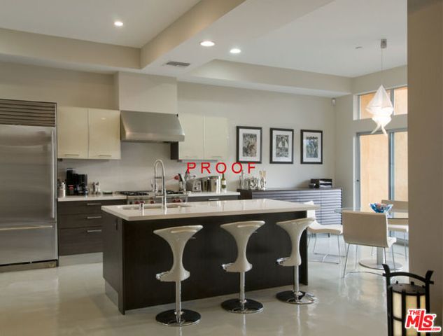 2216 Main Street, Santa Monica, CA 90405