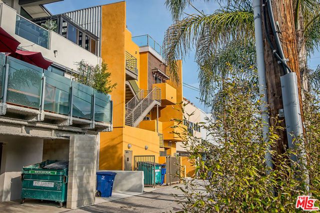 2216 Main Street, Santa Monica, CA 90405