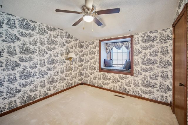 1802 W Grandview Drive, Knoxville, IA 50138