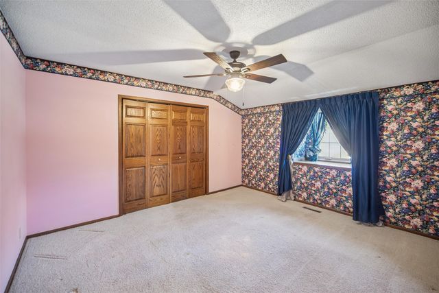 1802 W Grandview Drive, Knoxville, IA 50138