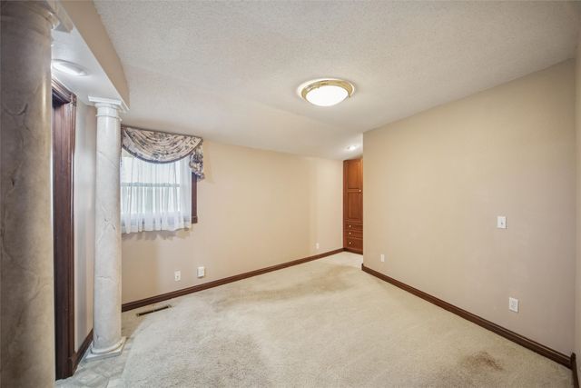 1802 W Grandview Drive, Knoxville, IA 50138