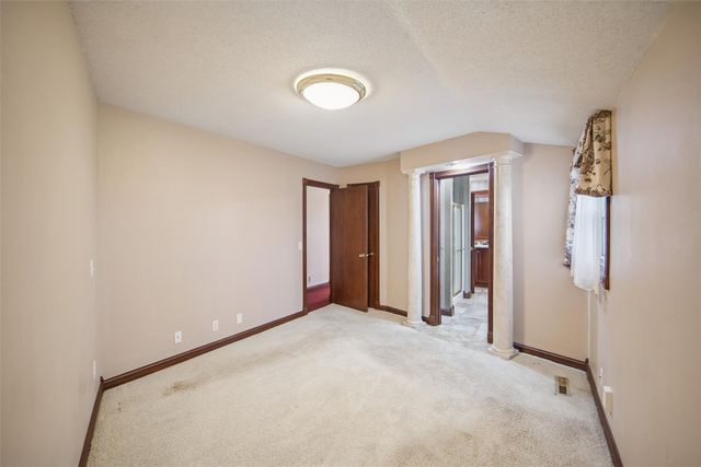 1802 W Grandview Drive, Knoxville, IA 50138