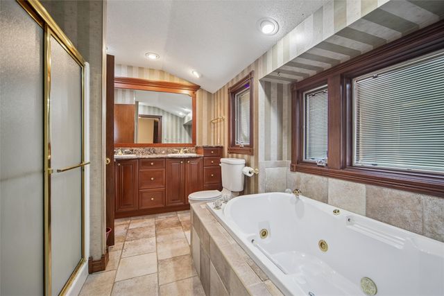 1802 W Grandview Drive, Knoxville, IA 50138