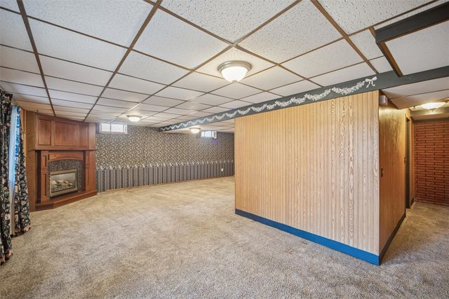 1802 W Grandview Drive, Knoxville, IA 50138