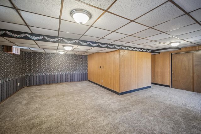 1802 W Grandview Drive, Knoxville, IA 50138