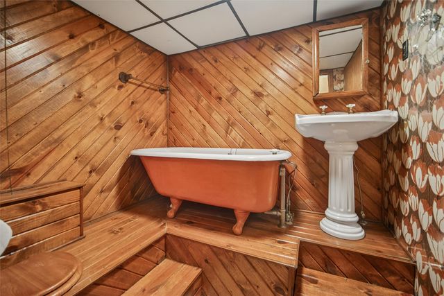 1802 W Grandview Drive, Knoxville, IA 50138