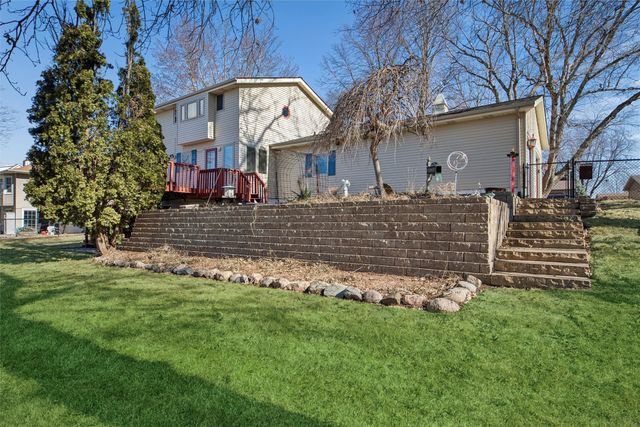 1802 W Grandview Drive, Knoxville, IA 50138