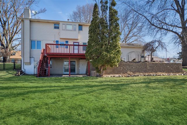 1802 W Grandview Drive, Knoxville, IA 50138