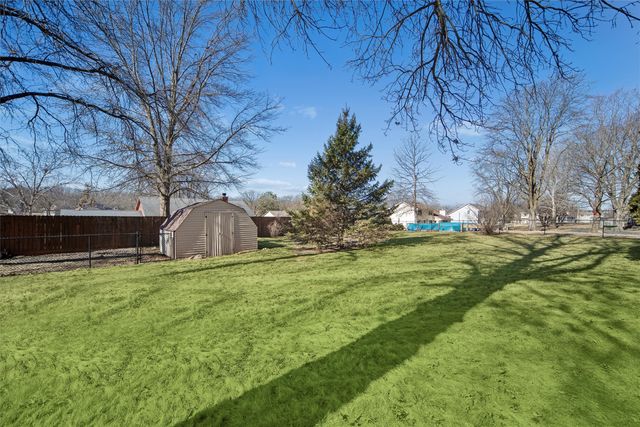 1802 W Grandview Drive, Knoxville, IA 50138