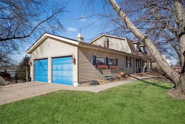 1802 W Grandview Drive, Knoxville, IA 50138