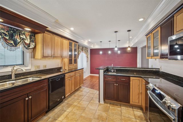 1802 W Grandview Drive, Knoxville, IA 50138