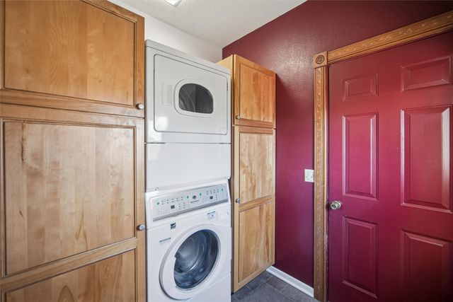 1802 W Grandview Drive, Knoxville, IA 50138