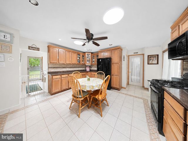 23 SUMMIT AVE, Berlin, NJ 08009