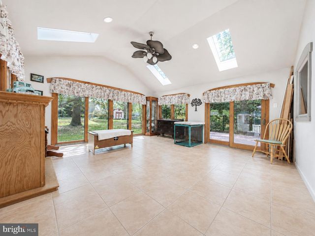 23 SUMMIT AVE, Berlin, NJ 08009