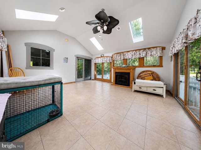 23 SUMMIT AVE, Berlin, NJ 08009