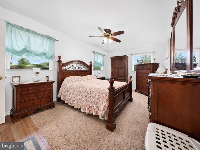 23 SUMMIT AVE, Berlin, NJ 08009