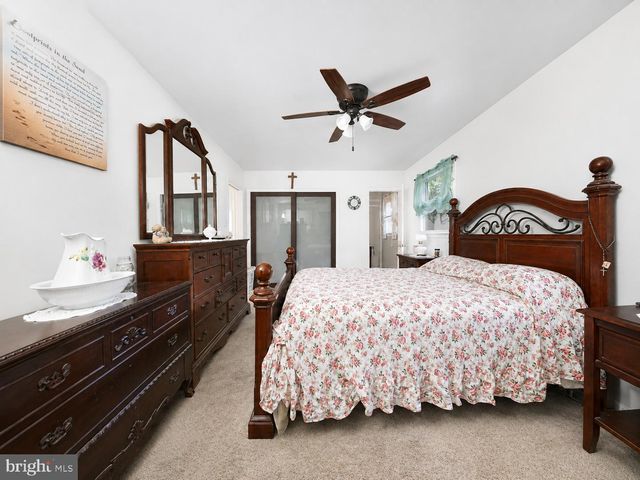 23 SUMMIT AVE, Berlin, NJ 08009