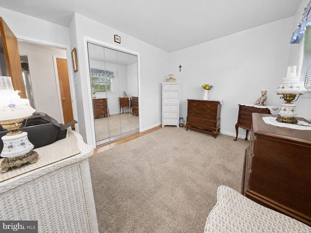 23 SUMMIT AVE, Berlin, NJ 08009