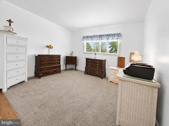 23 SUMMIT AVE, Berlin, NJ 08009