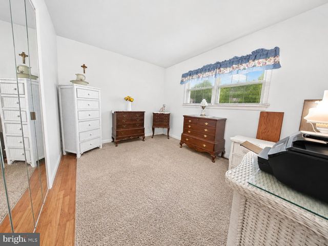23 SUMMIT AVE, Berlin, NJ 08009