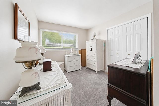 23 SUMMIT AVE, Berlin, NJ 08009